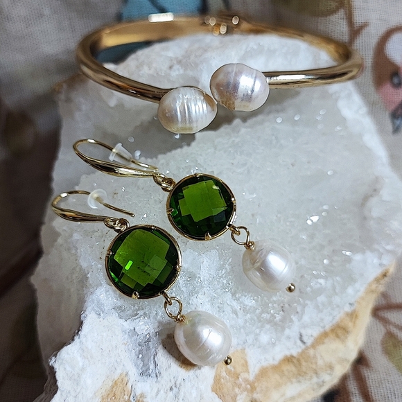 Potato Pearls Pearl Gold Tone NEW Heavy Well Made Clamper Bracelet - Picture 13 of 15